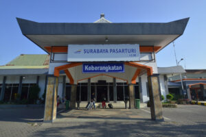 hotel dekat Stasiun Pasar Turi
