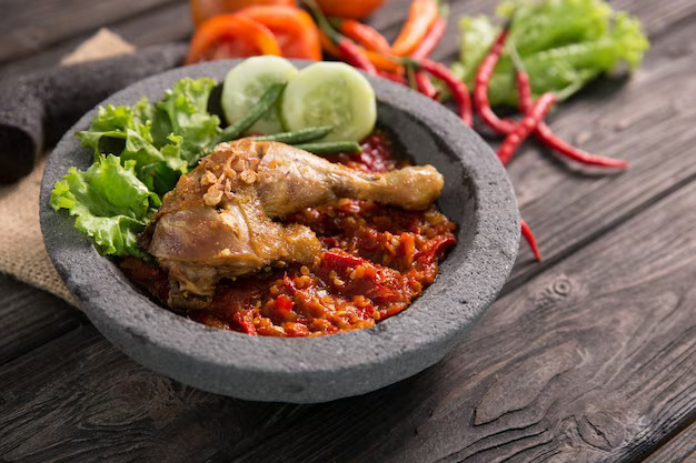 5 Rekomendasi Tempat Makan Penyetan di Surabaya yang Lezat