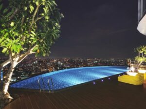 infinity pool di Surabaya