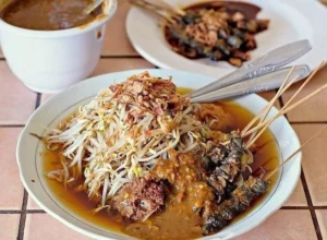 lontong balap khas surabaya